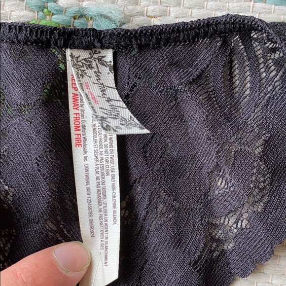 FREE PEOPLE LACE BRA - Picture 2 of 3